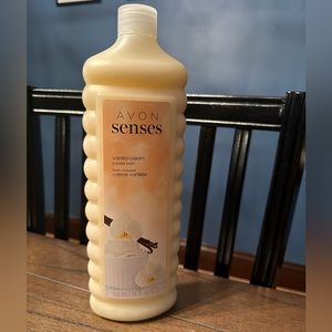 ✨2 for $5✨ NEW Avon Vanilla Bubble Bath